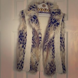 Woman’s vest XOXO leopard accent size large cute